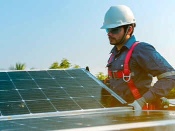 Mesa energy expert installing solar panels